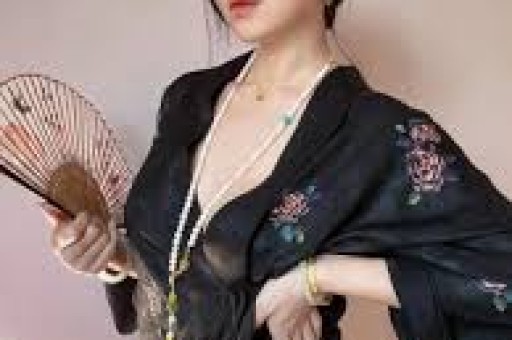 百万粉丝女网红晒捐款1047万截图并回应：两位粉丝捐出1千万个人捐了47万