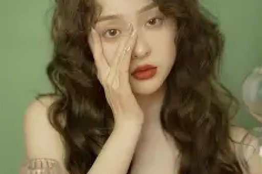 网红圈又塌房！韩汶栩用假人设割韭菜背后真相让人愤怒